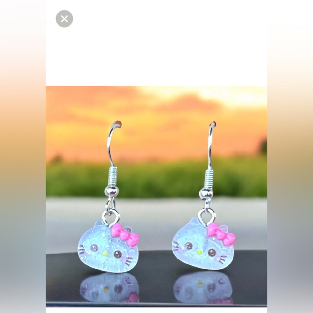 Hello Kitty Earrings - Picture 10 of 11